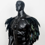 Protector de hombro con plumas medieval