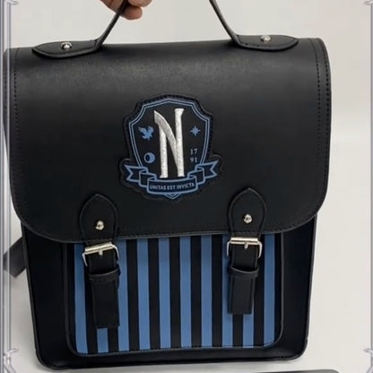 Mochila Colegial Wandinha Addams